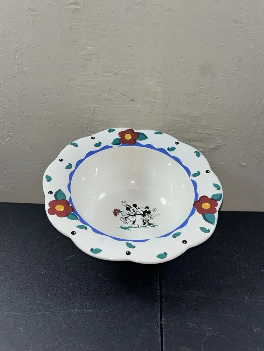 2 Vtg Pfaltzgraff Disney Mickey & Co. Mini Mouse Rimmed Bowls Scalloped Edge